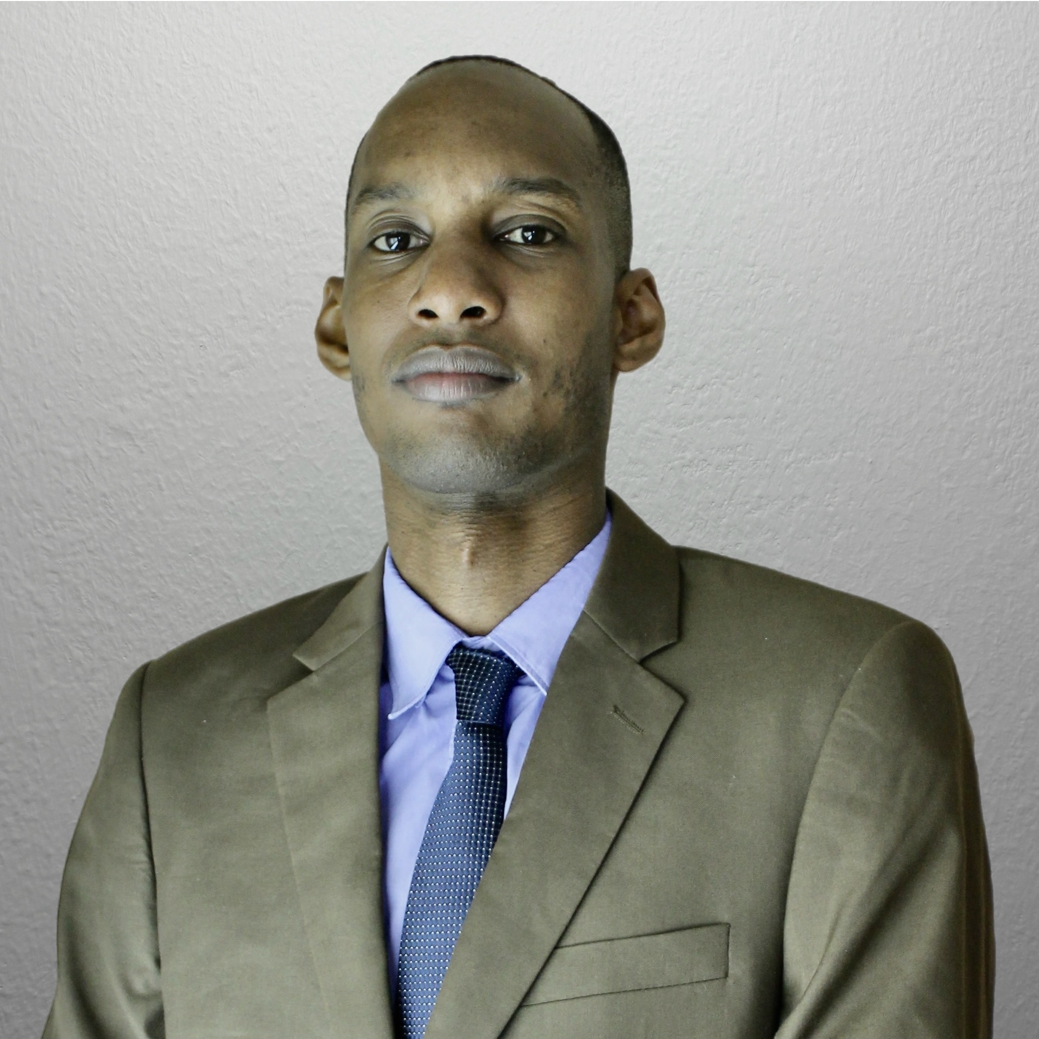 Dr. Eddy Mapolón Román